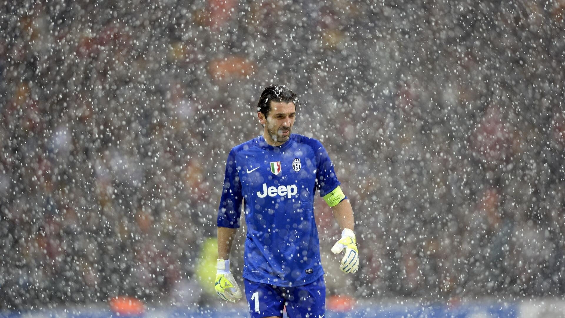 切尔西女足门将表现抢眼多次扑救，切尔西女足主帅